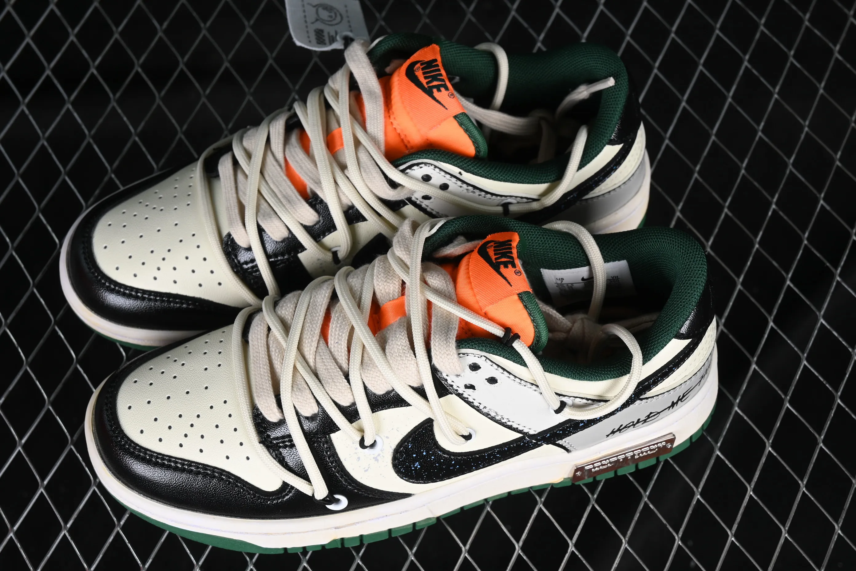 All Categories Nk SB Dunk Series Nk SB Dunk Low Low-top sneakers Customized large box Nk Dunk Low "Miami Hurricanes" Space Exploration Star Trek Customized version of deconstructed straps Retro distressed low-top sneakers DD1391-300